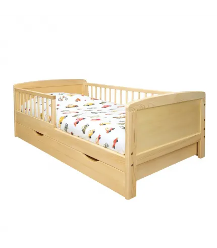Priedes koka bērnu gultiņa ar barjeru un atvilktni 140x70