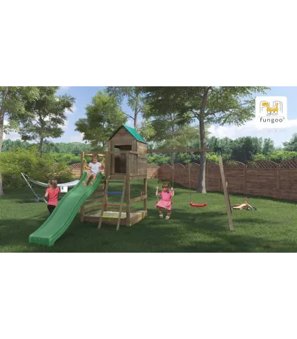Rotaļu laukums ar šūpolēm, slidkalniņu, mājiņu un smilšu kasti.