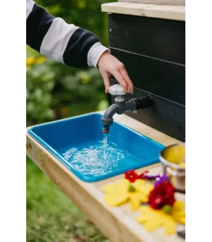 Rotaļu māja ar slidkalniņu un smilšu kasti un virtuvīti