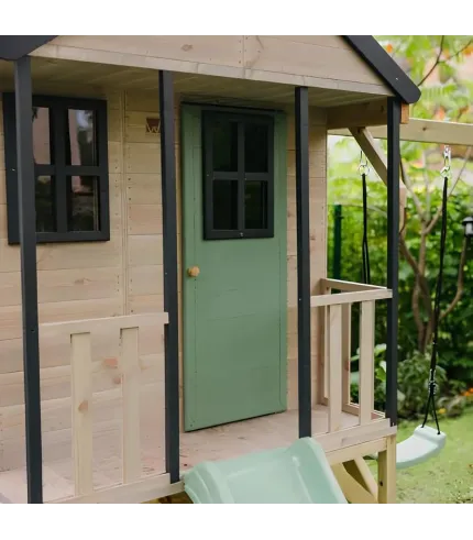 Bērnu rotaļu mājiņa Cottage Adventure House ar šūpolēm, slidkalniņu un smilšukasti.