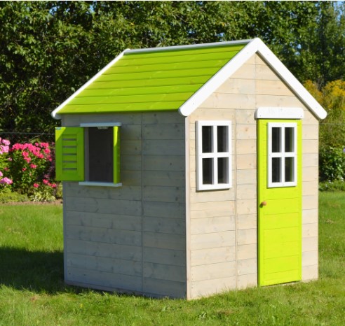 Koka rotaļu namiņš ar zaļu jumtiņu